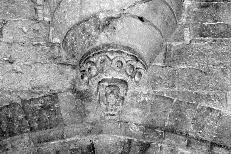 Figura antropomorfa (rilievo) - ambito pugliese (terzo quarto sec. XII)