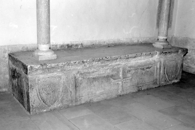 sarcofago - ambito pugliese (sec. XIV)