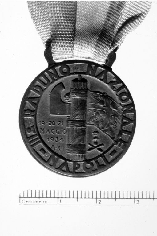 Fascio con bandiera (recto)/ Soldato con elmetto e siluro (verso) (medaglia) - ambito italiano (sec. XX)