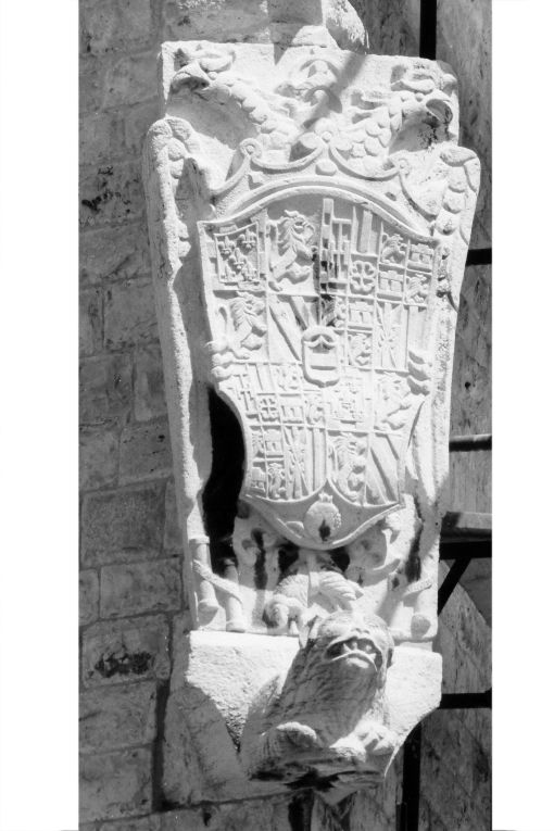 Arme di Carlo V (rilievo) - ambito pugliese (sec. XVI)