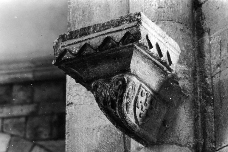 mensola architettonica - ambito pugliese (prima metà sec. XIV)