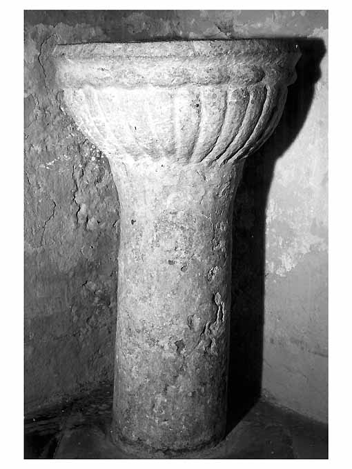 acquasantiera - a fusto - ambito Italia meridionale (secc. XII/ XIII)