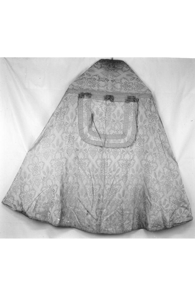 piviale - manifattura pugliese (metà sec. XX)