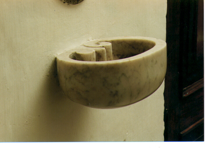 acquasantiera da parete - ambito Italia meridionale (prima metà sec. XX)