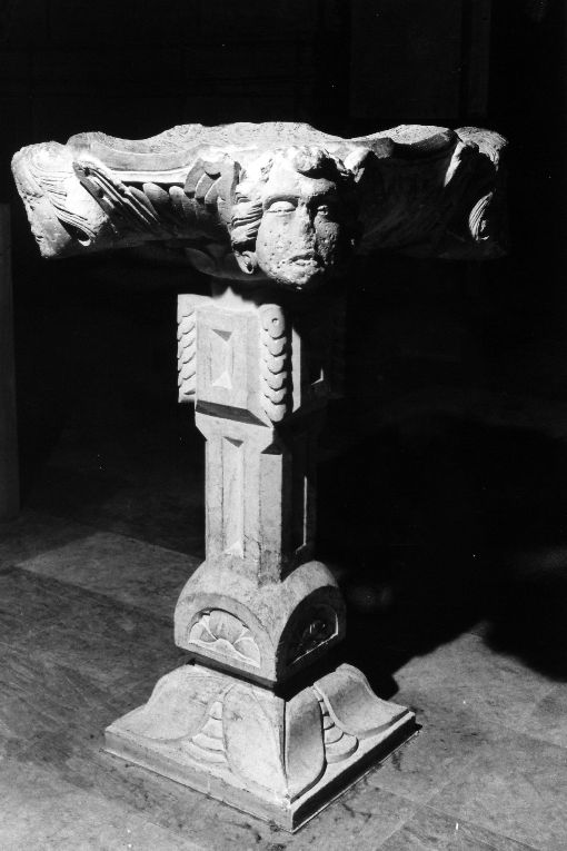 acquasantiera - ambito salentino (inizio sec. XX)