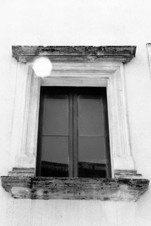 mostra di finestra, coppia - ambito salentino (seconda metà sec. XVI)