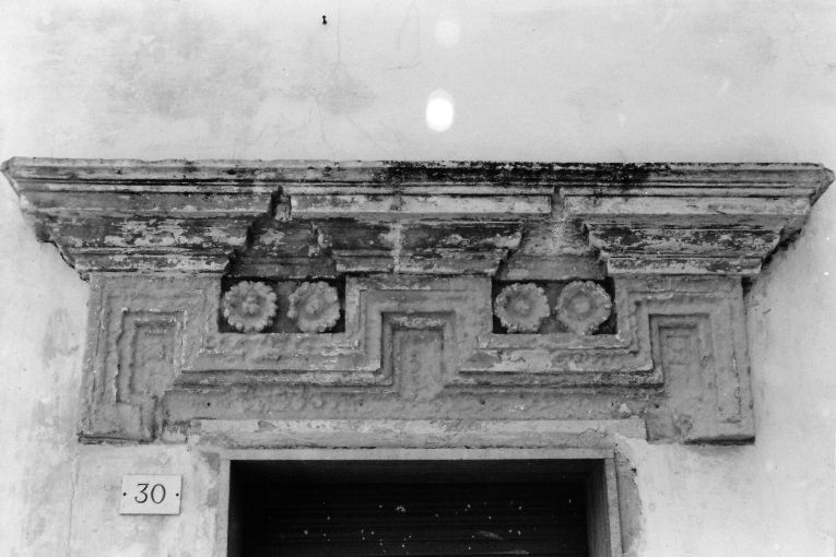 architrave - ambito salentino (sec. XVIII)