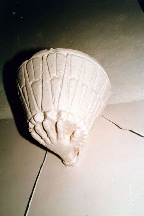 acquasantiera da parete - ambito salentino (sec. XVII)