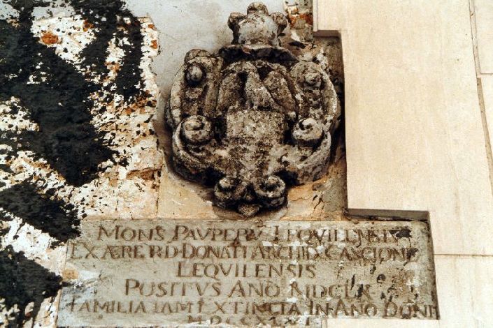 stemma gentilizio (rilievo) - ambito salentino (sec. XVII)