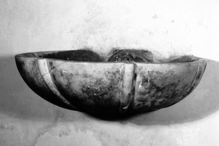 acquasantiera da parete - ambito salentino (secc. XVIII/ XIX)