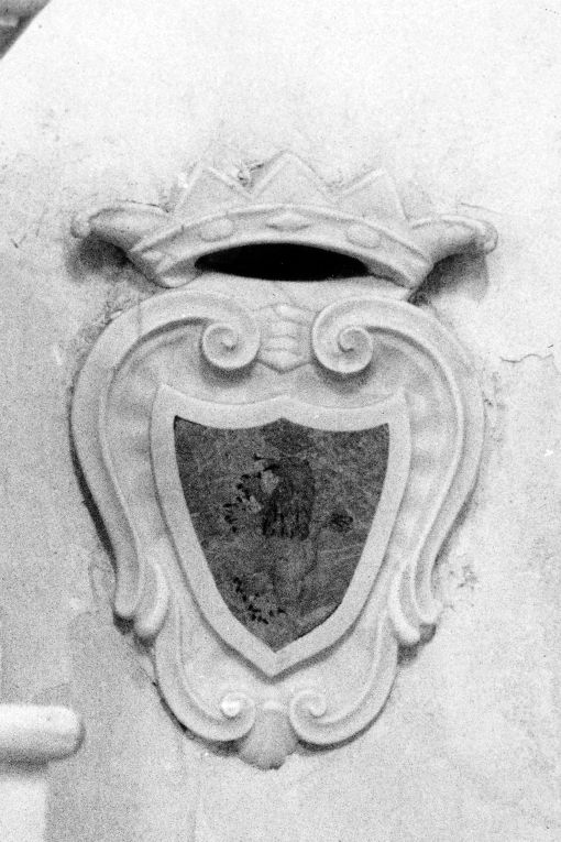 stemma gentilizio (rilievo) - produzione pugliese (sec. XVIII)