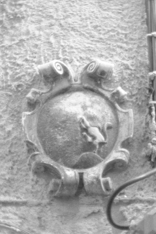 stemma gentilizio (rilievo) - ambito pugliese (sec. XVIII)