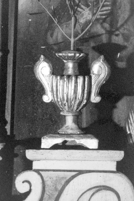 vaso d'altare con composizione floreale, coppia - produzione Italia meridionale (sec. XIX)