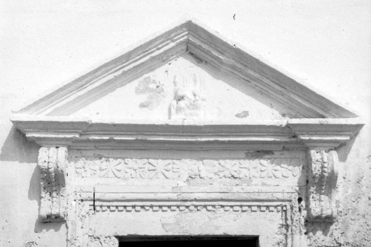 portale - ambito pugliese (prima metà sec. XVIII)