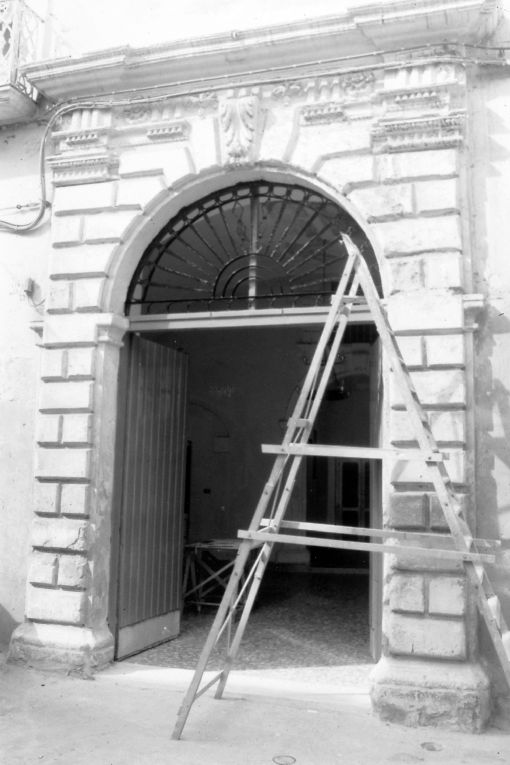 portale - ambito pugliese (prima metà sec. XIX)