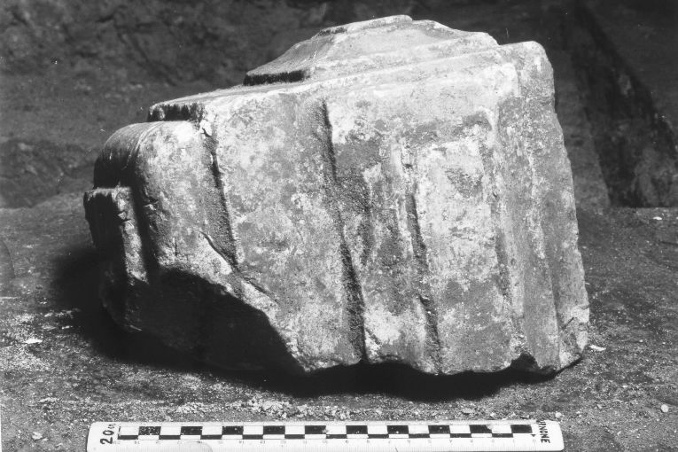 base di colonna, frammento - ambito pugliese (sec. XVI)