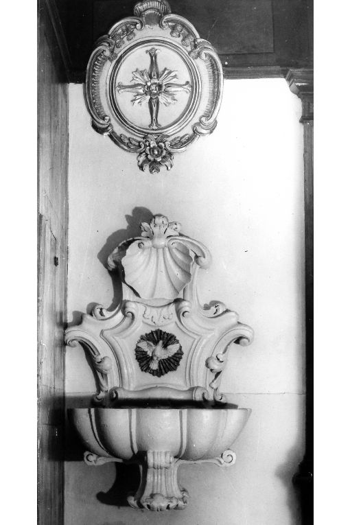 acquasantiera da parete, coppia - ambito salentino (secc. XVII/ XVIII)