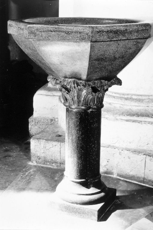 acquasantiera - ambito salentino (fine/inizio secc. XIX/ XX)