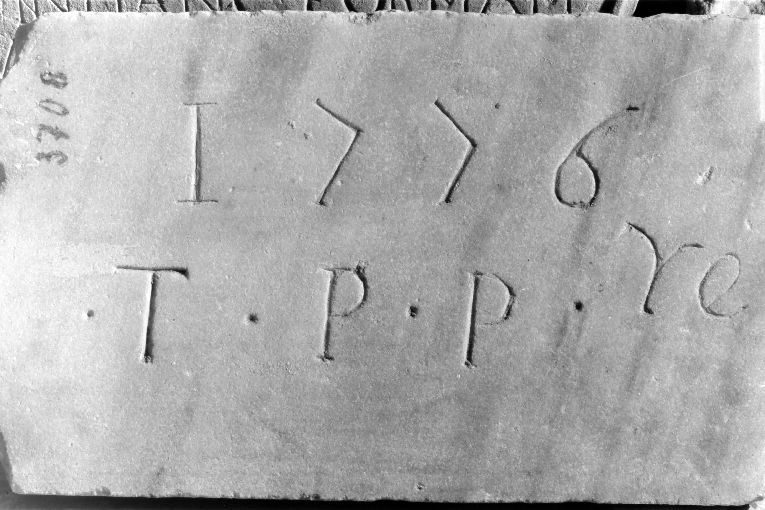 lapide - ambito salentino (sec. XVIII)