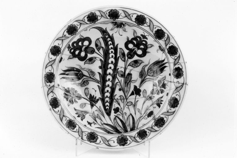 Decoro ai fiori (piatto) - bottega pugliese (sec. XIX)