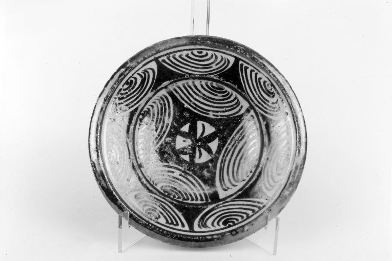 Decoro a motivi geometrici (piatto) - bottega araba-ispanica (sec. XV)