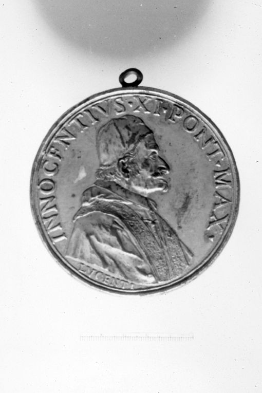 Ritratto di Innocenzo XI papa (medaglia) di Lucenti Ambrogio (sec. XVII)