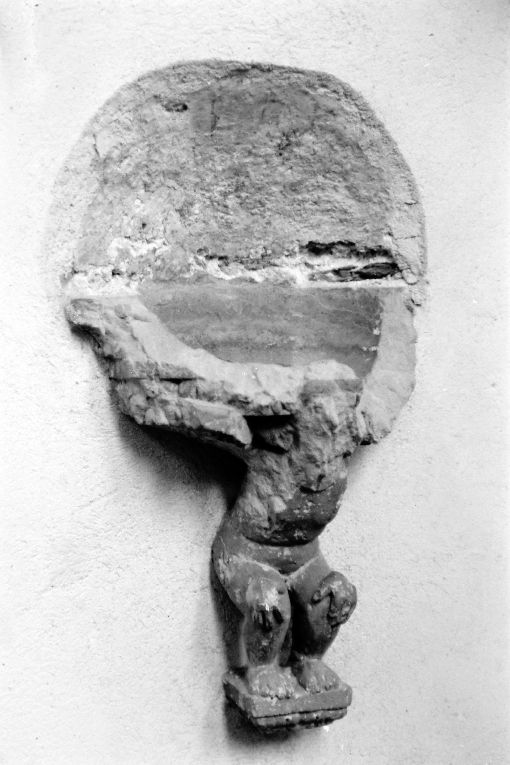 acquasantiera da parete - ambito salentino (prima metà sec. XV)