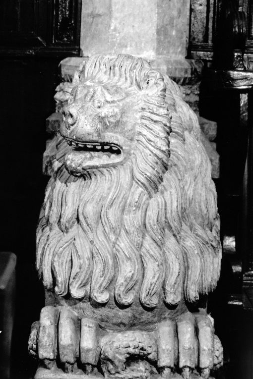 leone stiloforo (scultura, serie) di Nuzzo Barba di Galatina (sec. XVI)