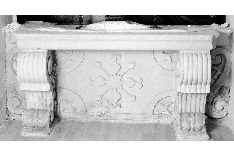 mensa d'altare - ambito salentino (seconda metà sec. XVII)