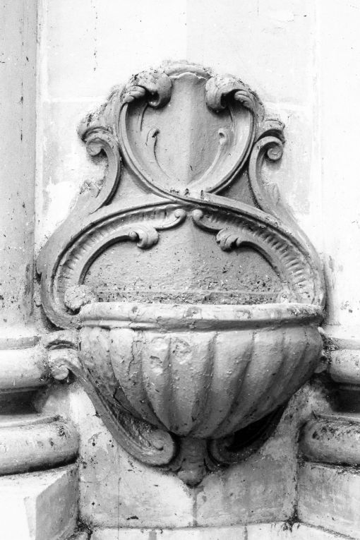 acquasantiera da parete, coppia - ambito salentino (secc. XVII/ XVIII)