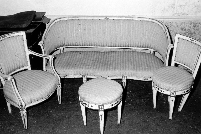 salotto - produzione salentina (prima metà sec. XIX)