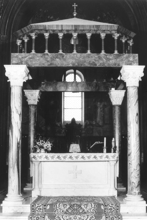 altare maggiore di Sanfelice Ferdinando (prima metà sec. XVIII)