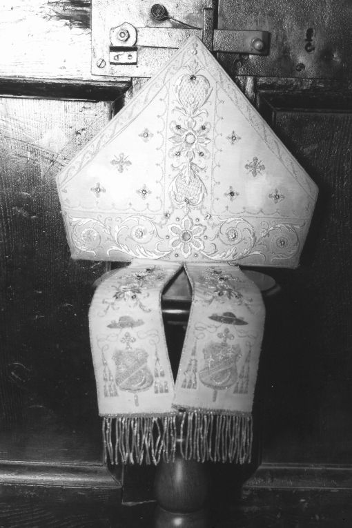 mitria - manifattura italiana (sec. XX)