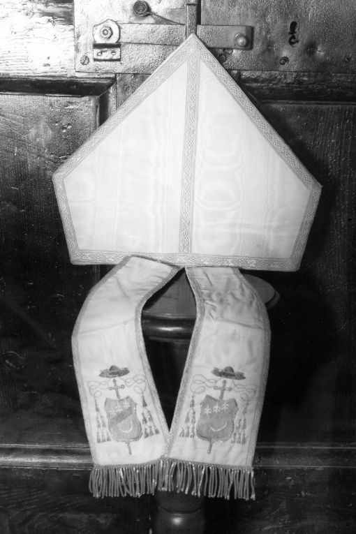 mitria - manifattura italiana (sec. XX)