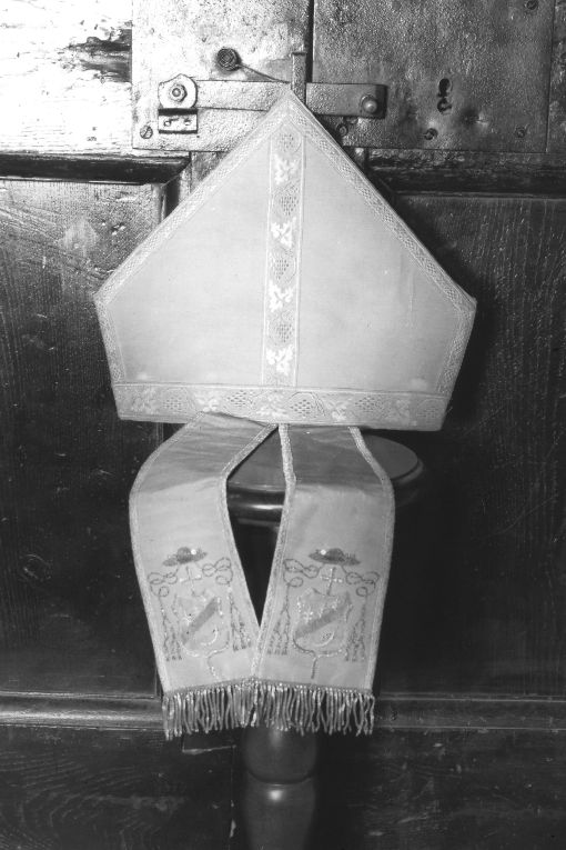 mitria - manifattura italiana (sec. XX)