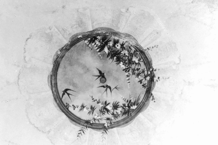 rosone con rondini e fiori (soffitto dipinto, elemento d'insieme) - ambito Italia meridionale (seconda metà sec. XIX)
