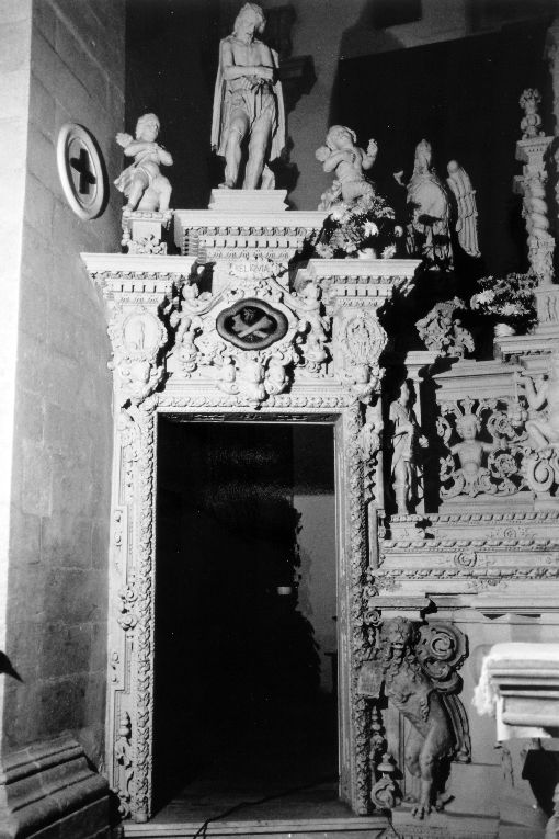 cornice architettonica, coppia - ambito salentino (prima metà sec. XVIII)