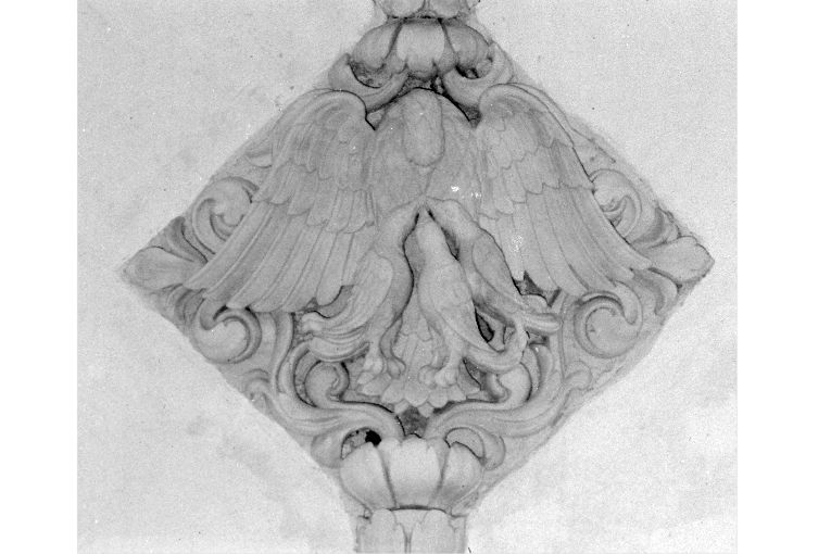 simboli cristiani: pellicano, Agnus Dei, angelo con palma del martirio (rilievo) - ambito salentino (sec. XVII)