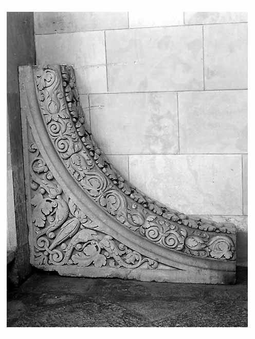 archivolto, frammento - ambito salentino (prima metà sec. XVIII)