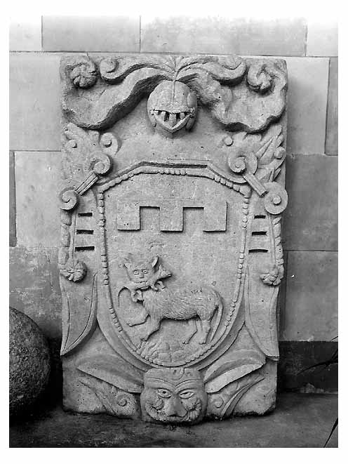 stemma gentilizio (rilievo) - ambito salentino (sec. XVII)