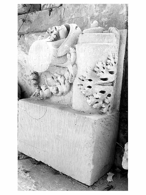 teorie di foglie d'acanto, volute (altare, frammento) - ambito salentino (secc. XVII/ XVIII)