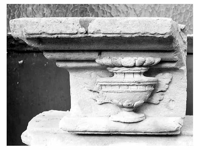 altare, frammento - ambito salentino (prima metà sec. XVIII)