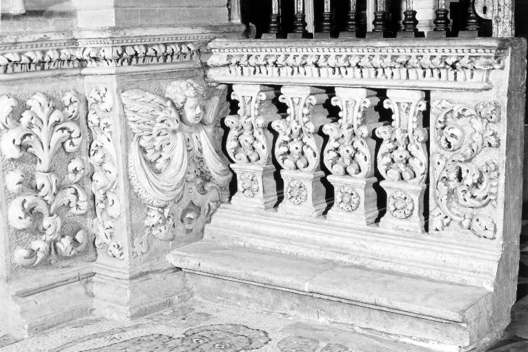 motivi decorativi a foglie d'acanto (balaustrata, serie) - manifattura salentina (sec. XVIII)