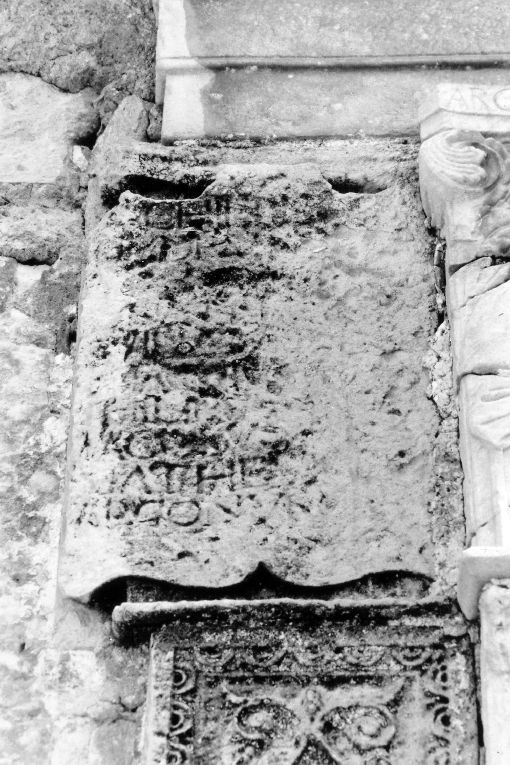 Serafino da Squillace in abiti pontificali; vescovi di Ugento (portale) di Ferrando Niccolò (sec. XV)