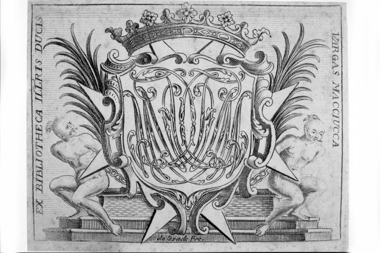 Scudo coronato con monogramma, croce di Malta e prigionitartari (stampa) di De Grado (sec. XVIII)