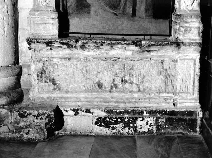 monumento funebre - ambito pugliese (sec. XVI)