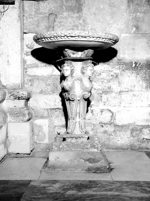 cariatidi (acquasantiera - a fusto) - ambito pugliese (secc. XVI/ XVII)