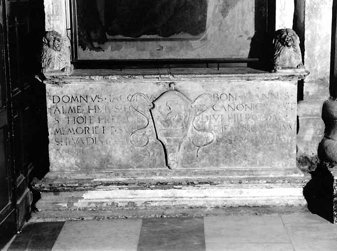 monumento funebre - ambito pugliese (sec. XVI)