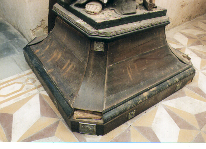 piedistallo di statua - ambito salentino (primo quarto sec. XX)