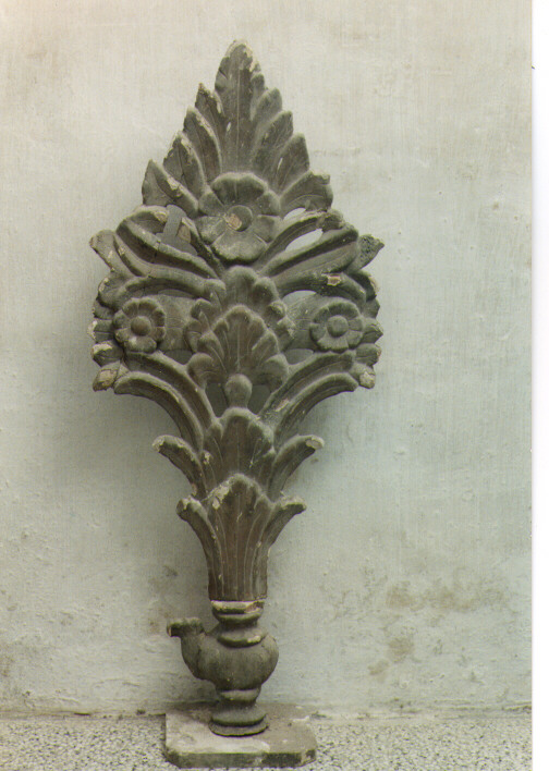 vaso d'altare con composizione floreale - ambito salentino (seconda metà sec. XIX)